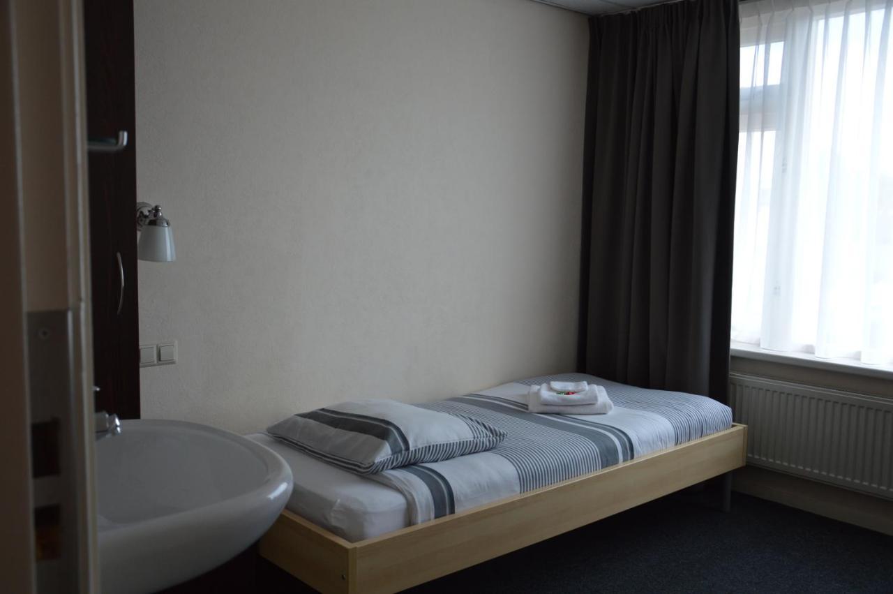 Hotel Pico Rozenburg Bagian luar foto